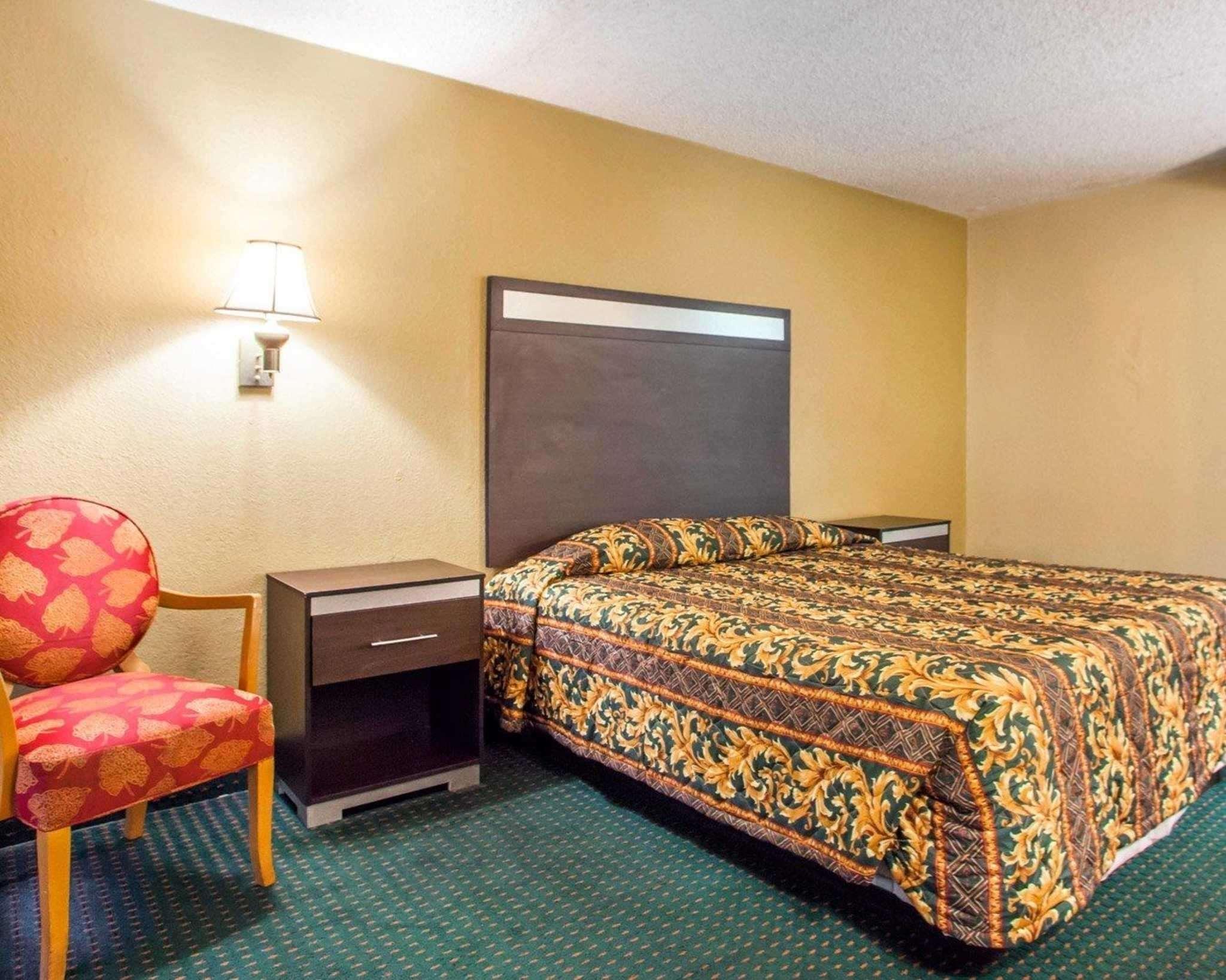 Rodeway Inn Mount Laurel Hwy 73 Exterior photo